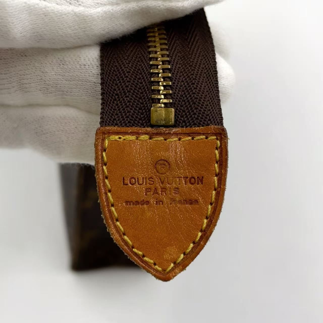 LOUIS VUITTON ポッシュトワレット26 モノグラム モノグラム