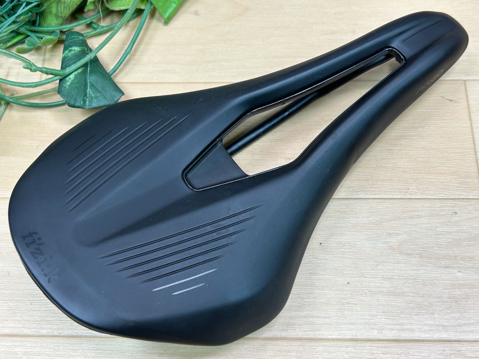 テルスポ イチ推し!! ほぼ未使用!! fi´zi:k VENTO ARGO R5 140mm