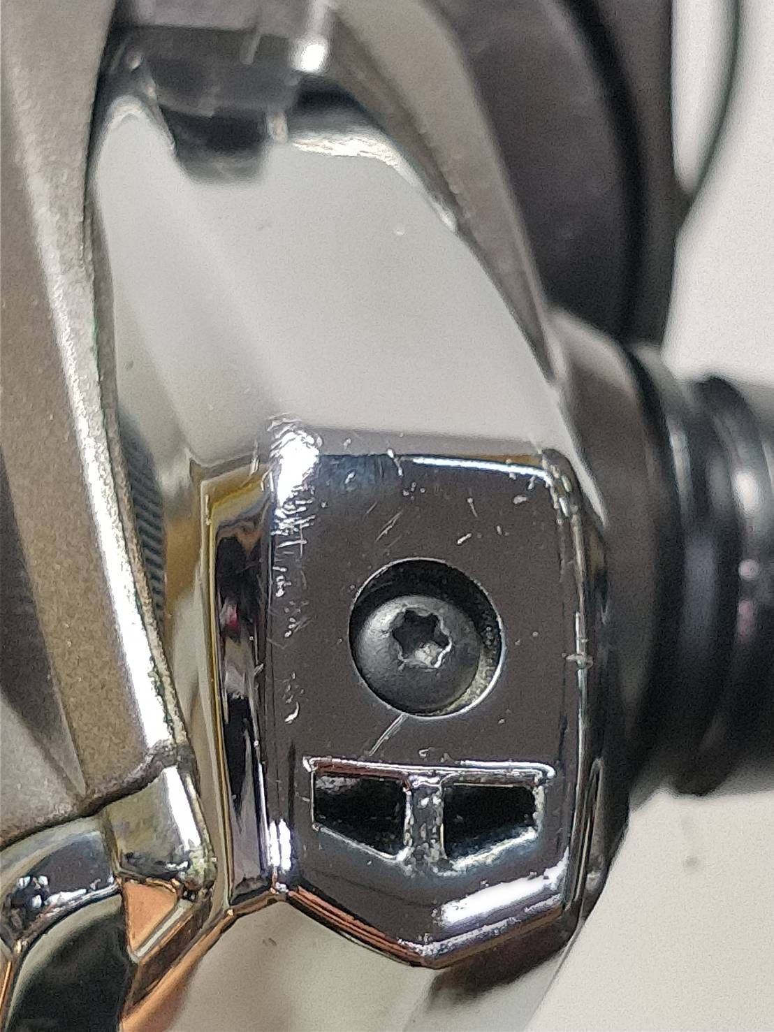  シマノ １７ コンプレックスＣＩ４ ２５００ｓ Ｆ６ バス スピニング リール ０８ スピニングリール リール