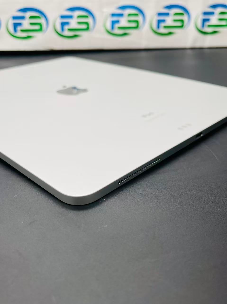 iPad Pro 12.9インチ 第三世代 Wi-Fiモデル 64GB シルバー 送料