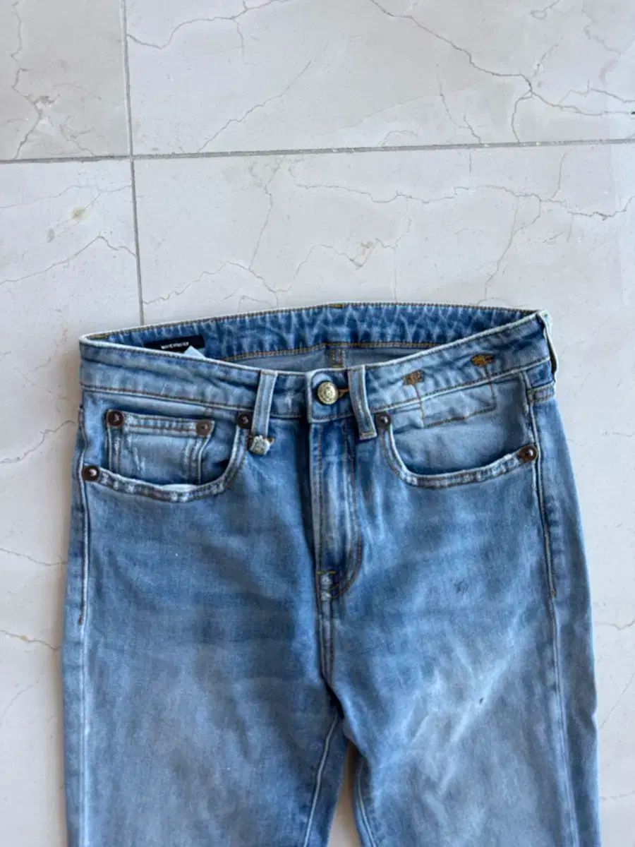 ダメージ スキニー