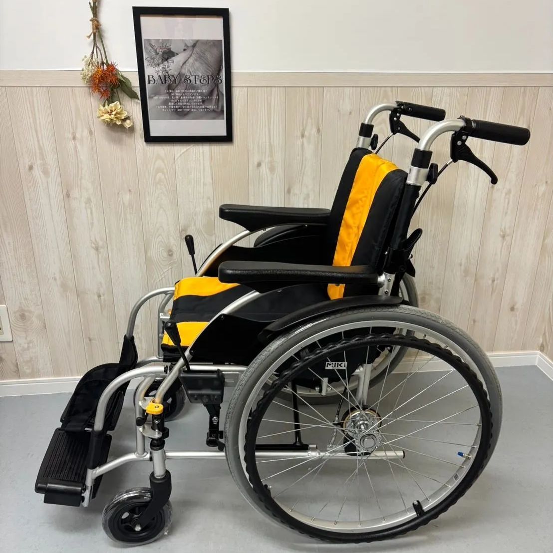 Miki UR-4 シンプルスタンダード車椅子 アップライトシリーズ 自走型 自走用 介護用品 車椅子