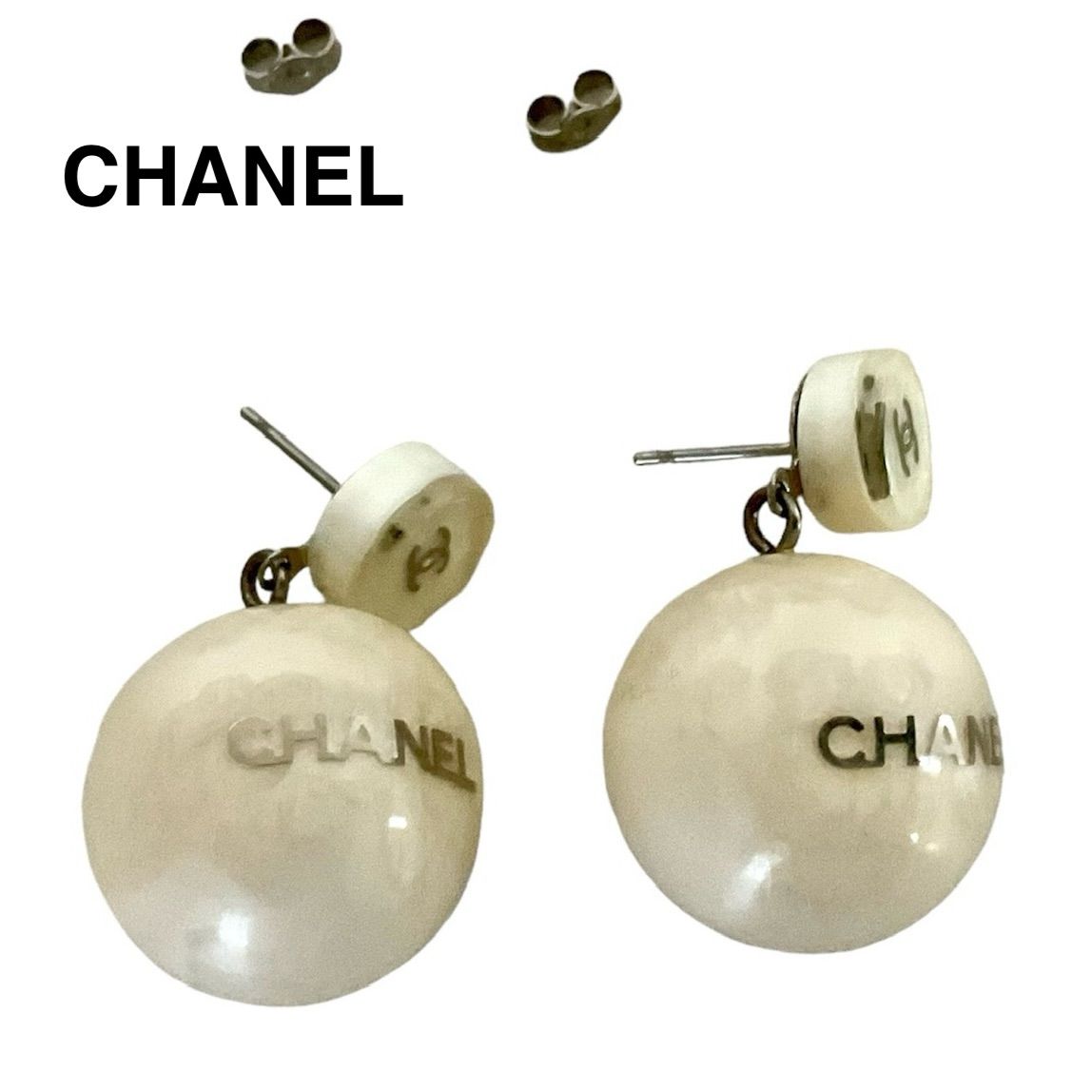 激カワ】 シャネル CHANEL ピアス ヴィンテージ イヤーアクセサリー ココマーク ロゴ 文字 ボール ホワイト マーブル レディース 正規品  希少モデル - メルカリ