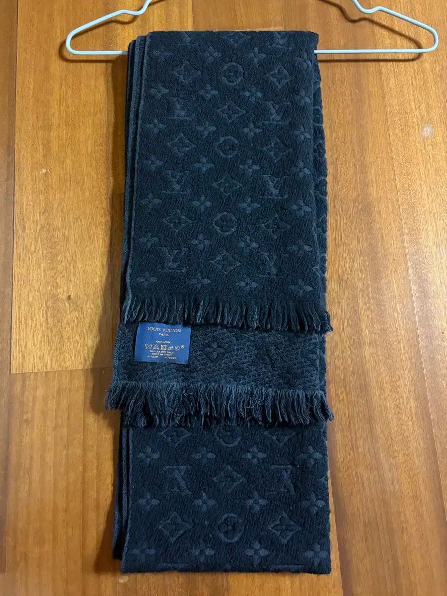 Louis Vuitton ルイヴィトン モノグラム クラシック スカーフ ブラック M70520