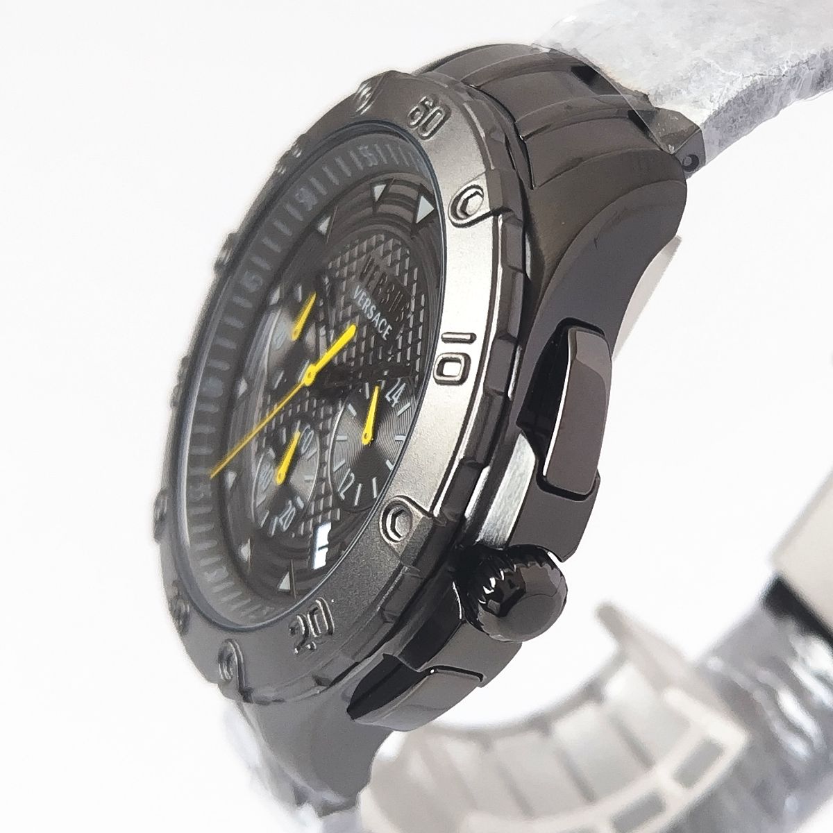 ブラック/ガンメタル新品VERSUS VERSACEかっこいいメンズ腕時計 箱付 ブラック/ガンメタル新品VERSUS VERSACEかっこいいメンズ腕時計
