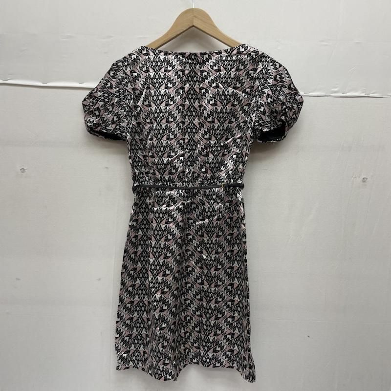 美品　ミュウミュウ　ツバメ柄　シルクチュニック　サイズ36 美品 ミュウミュウ ツバメ柄 シルクチュニック サイズ36