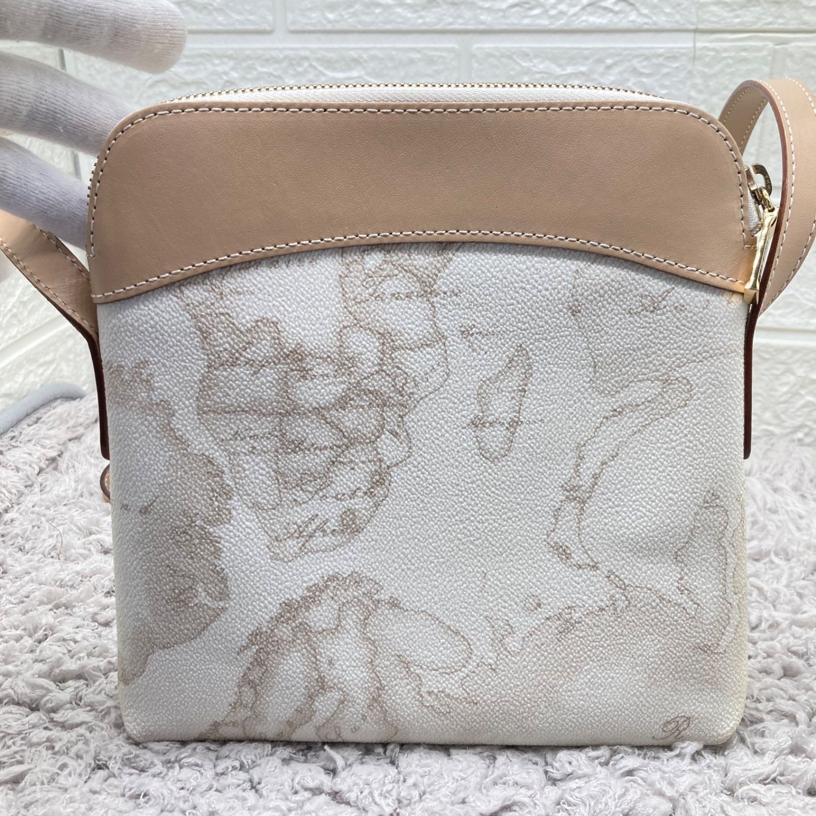 美品【プリマクラッセ】ショルダーバッグ　ボディバッグ　レザー　PVC 地図柄 外観美品❣️ PRIMA CLASSE プリマクラッセ 世界地図柄 PVC