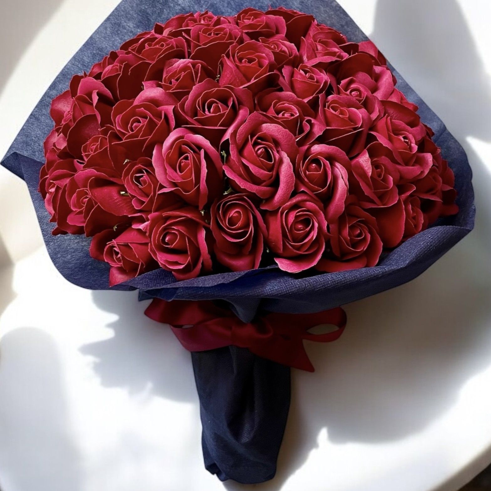 赤いバラのラウンドブーケ サヴォンローズ 花束 L（100本）ルビー