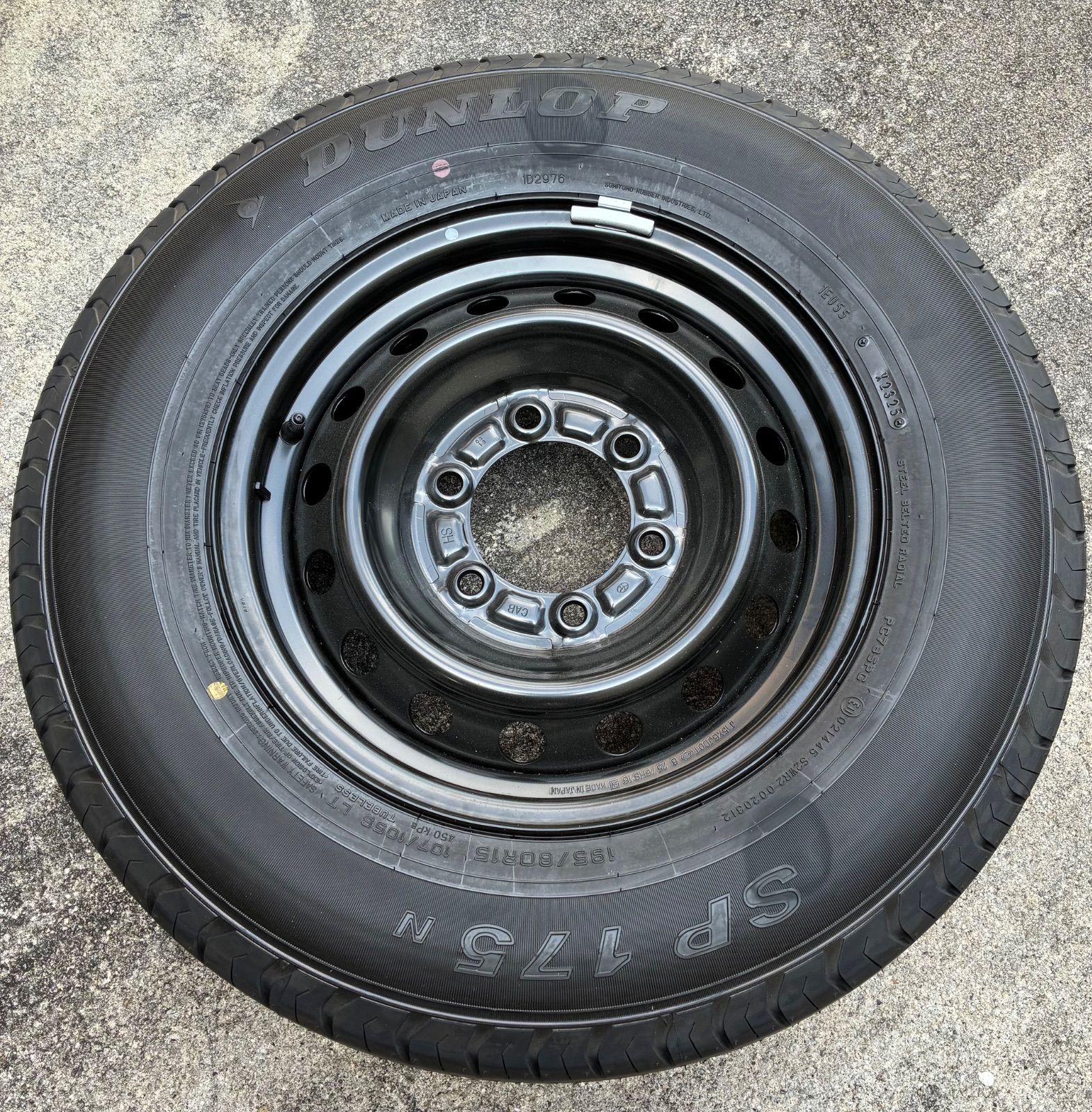 ハイエース　純正タイヤ　新車外し DUNLOP 200系 ハイエース 新車外し 純正タイヤ 2024年製