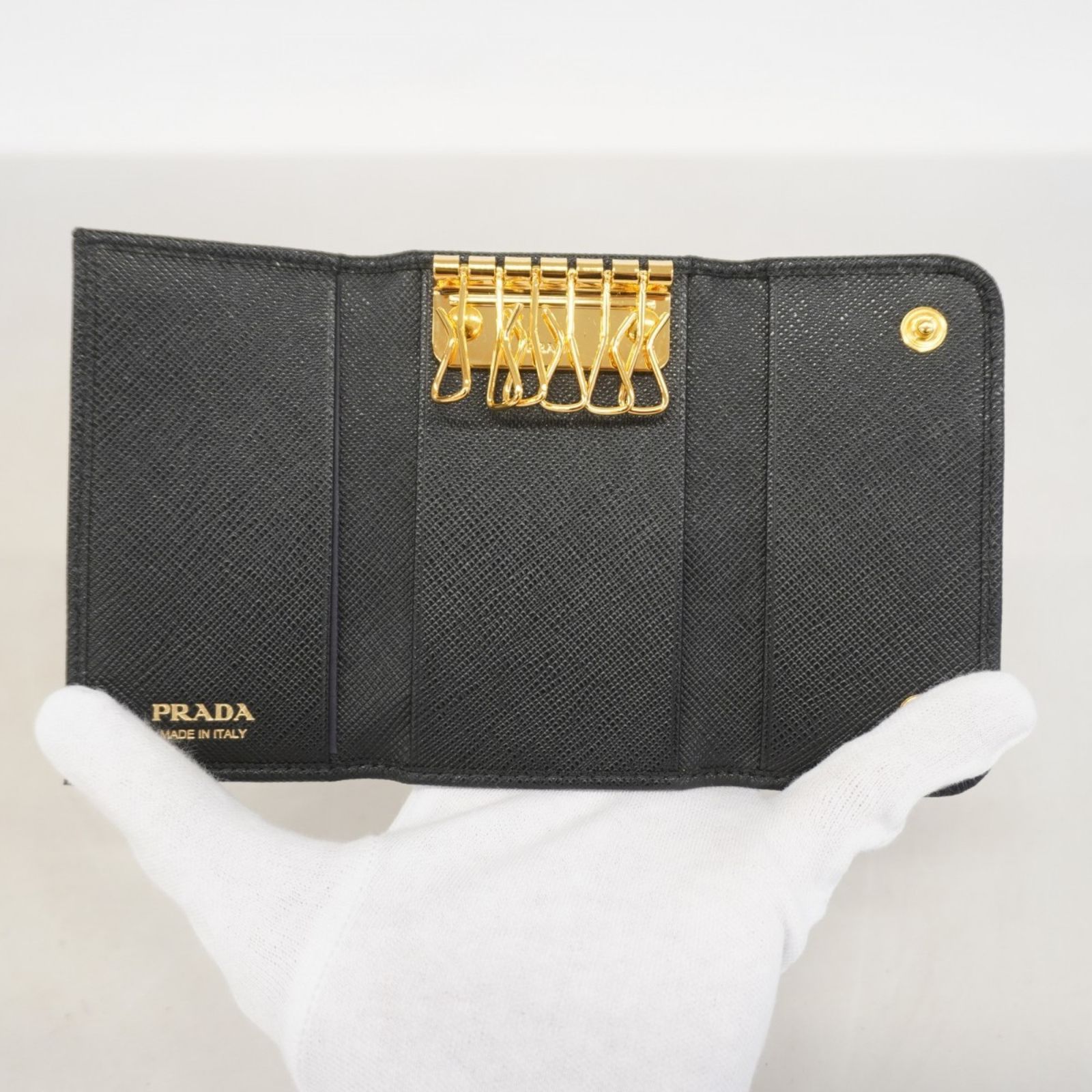 【極美品】PRADAブラックキーケース　プラダ　フィオッコ 金ロゴ ブラック 黒 極美品】PRADAブラックキーケース プラダ フィオッコ 金ロゴ