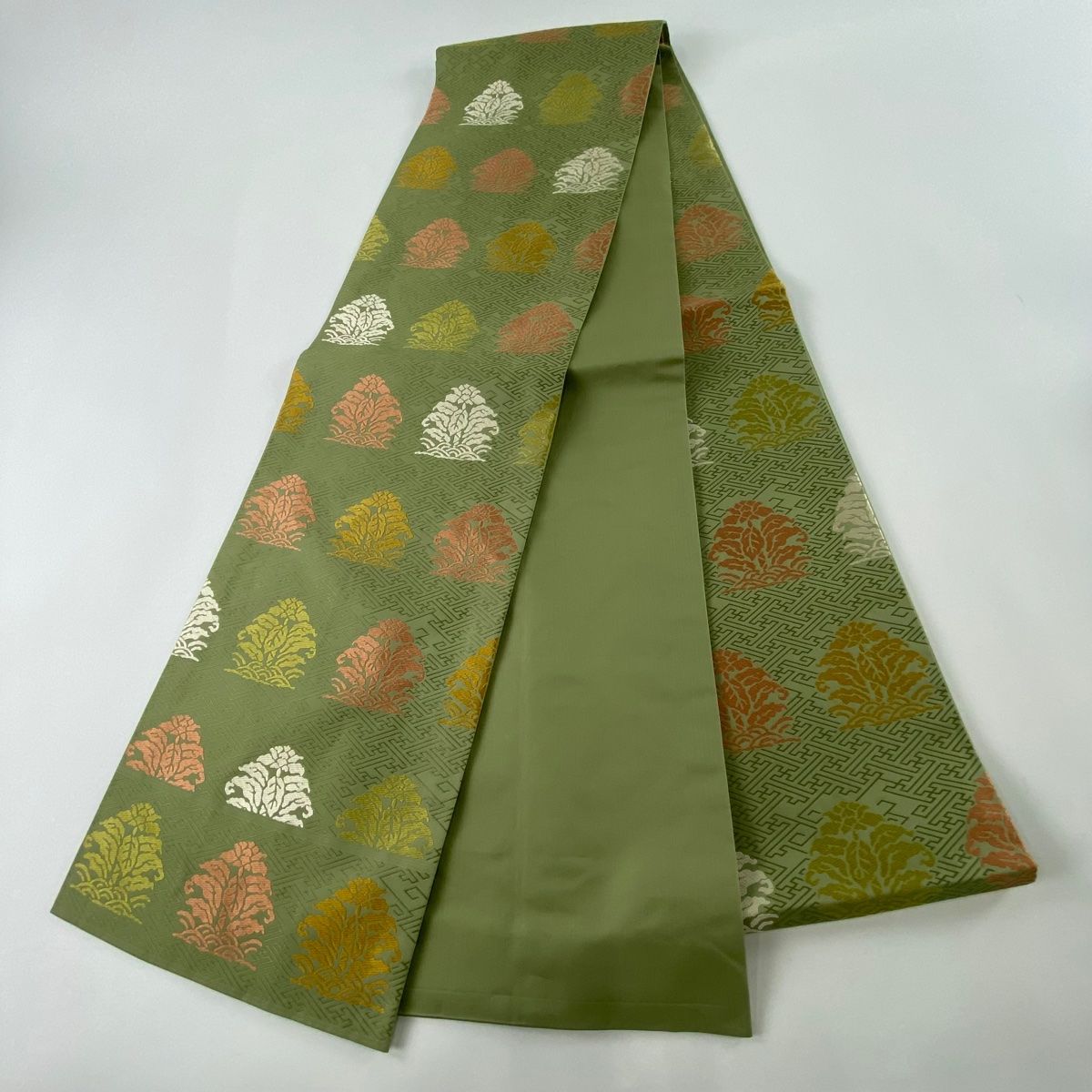 美品】 袋帯 秀品 関西仕立て 草花 紗綾形 よもぎ色 全通 正絹 【中古
