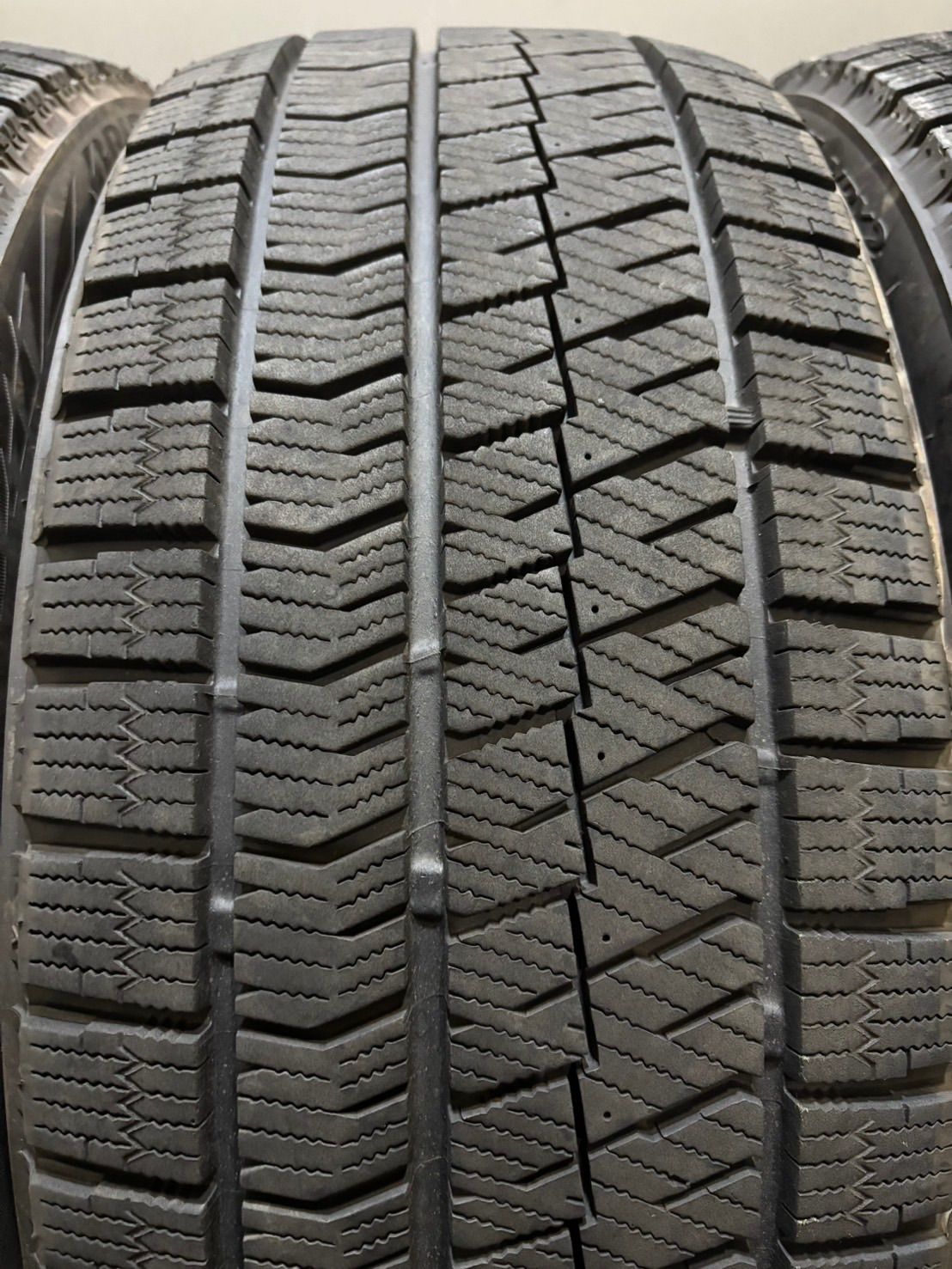 40R18 BRIDGESTONE