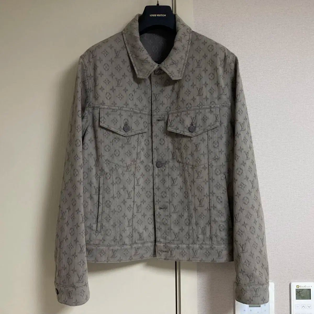 54 Louis Vuitton(ルイヴィトン) モノグラム デニム トラッカー