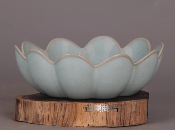 汝窯青釉支釘蓮華香炉 茶道具 香道具 工芸品 美術品 置物 汝窯青釉支釘蓮華香炉 茶道具 香道具 工芸品 美術品 置物 - メルカリ
