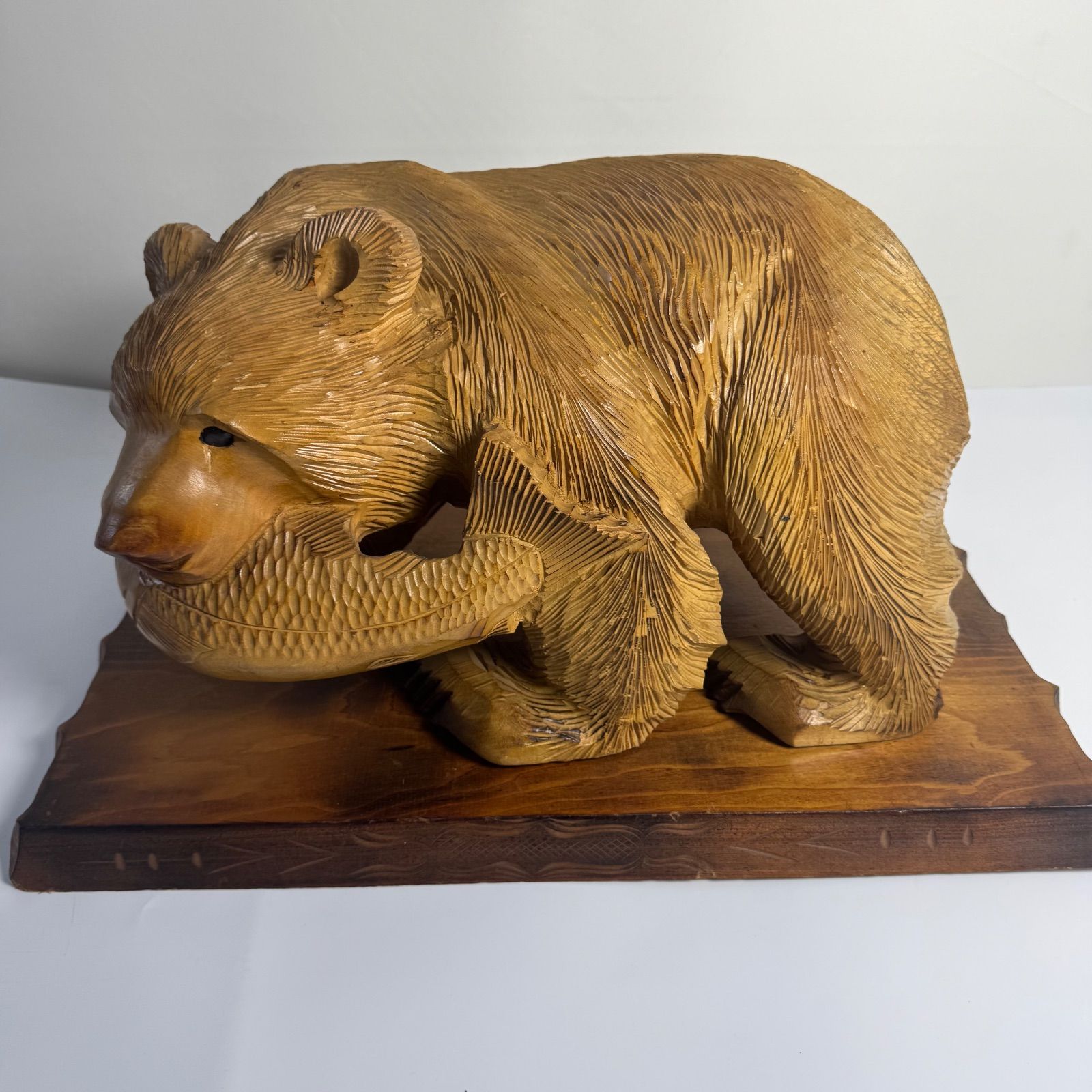北海道 木彫り熊 鮭をくわえた熊】伝統工芸 民芸品 置物 天然木 彫刻