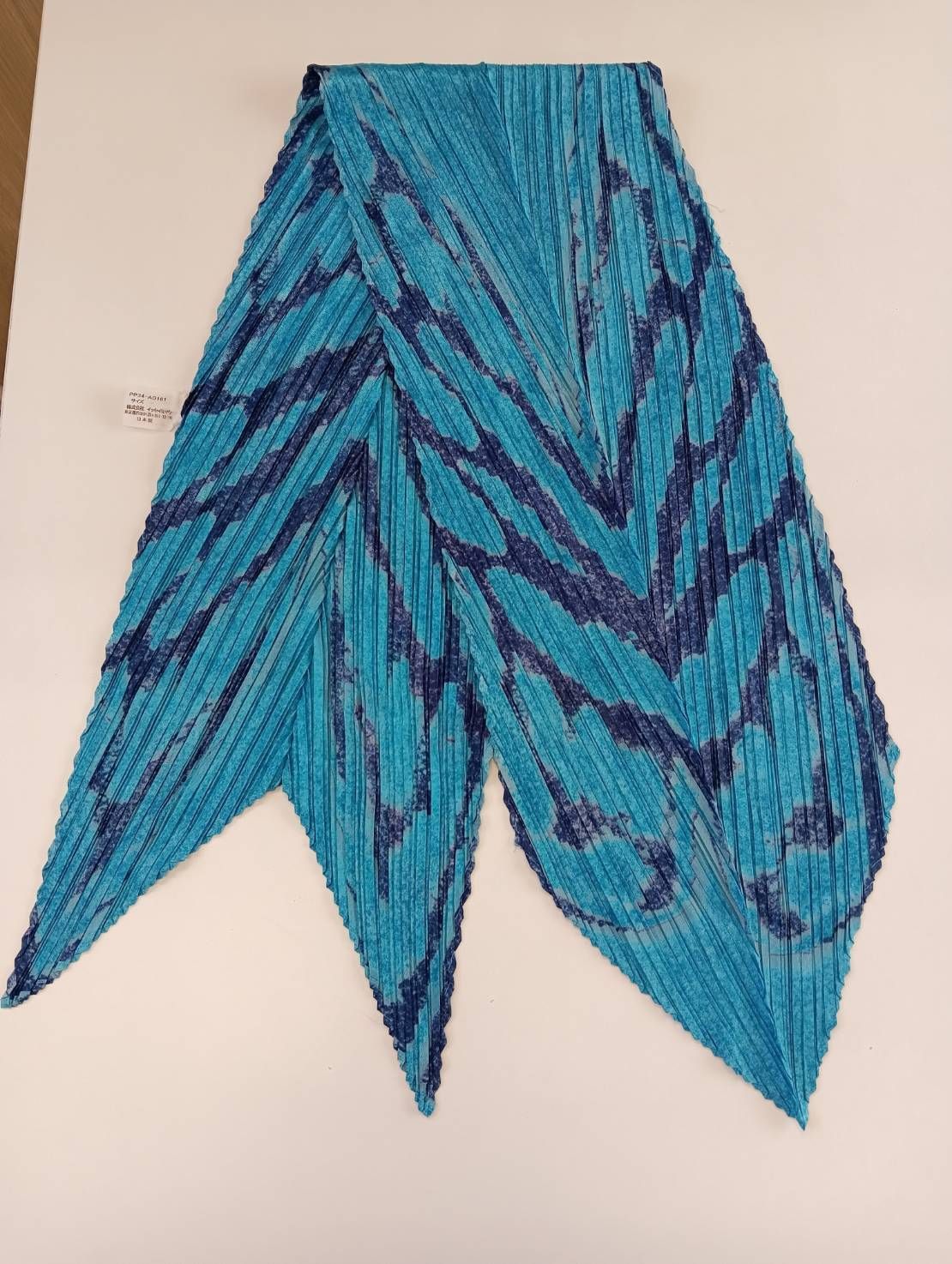 未使用級＊プリーツプリーズ PLEATS PLEASE スカーフ マルチカラー PLEATS PLEASE 美品 ISSEY MIYAKE プリーツプリーズ イッセイ