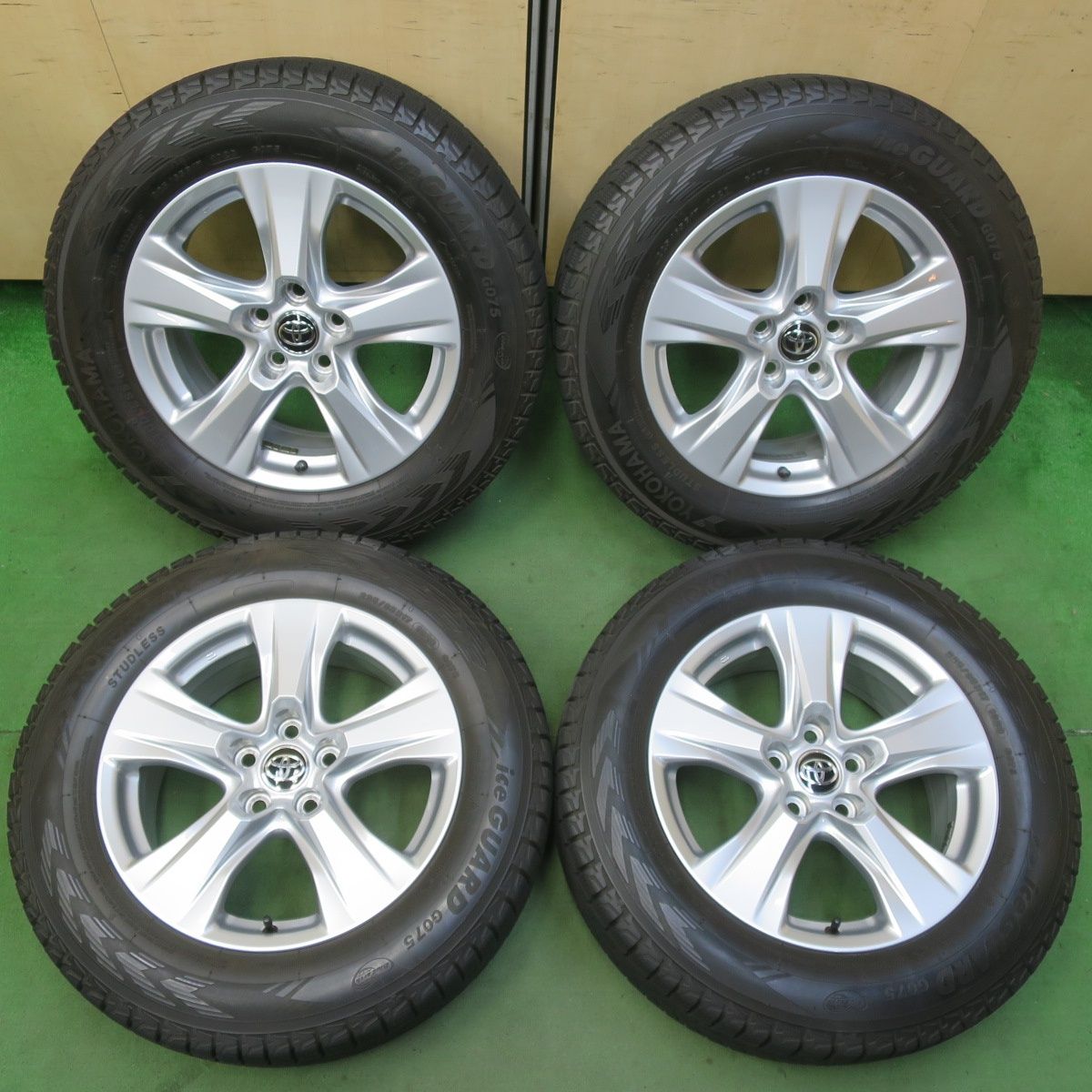 バリ溝！キレイ！9分☆トヨタ 50系 RAV4 純正 225/65R17 スタッドレス