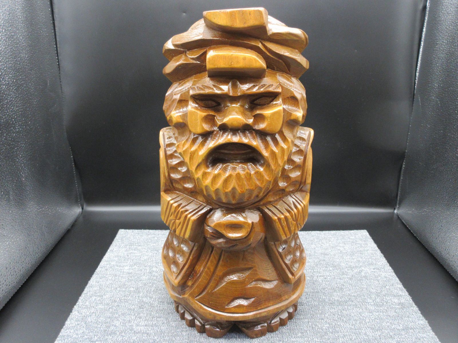 木彫り アイヌ 長老 像 置物 (大) - メルカリ
