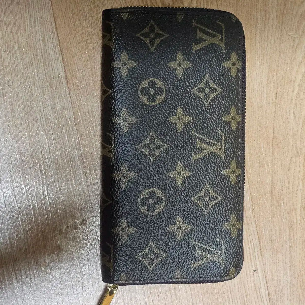 Louis Vuitton ルイヴィトン ジップウォレット