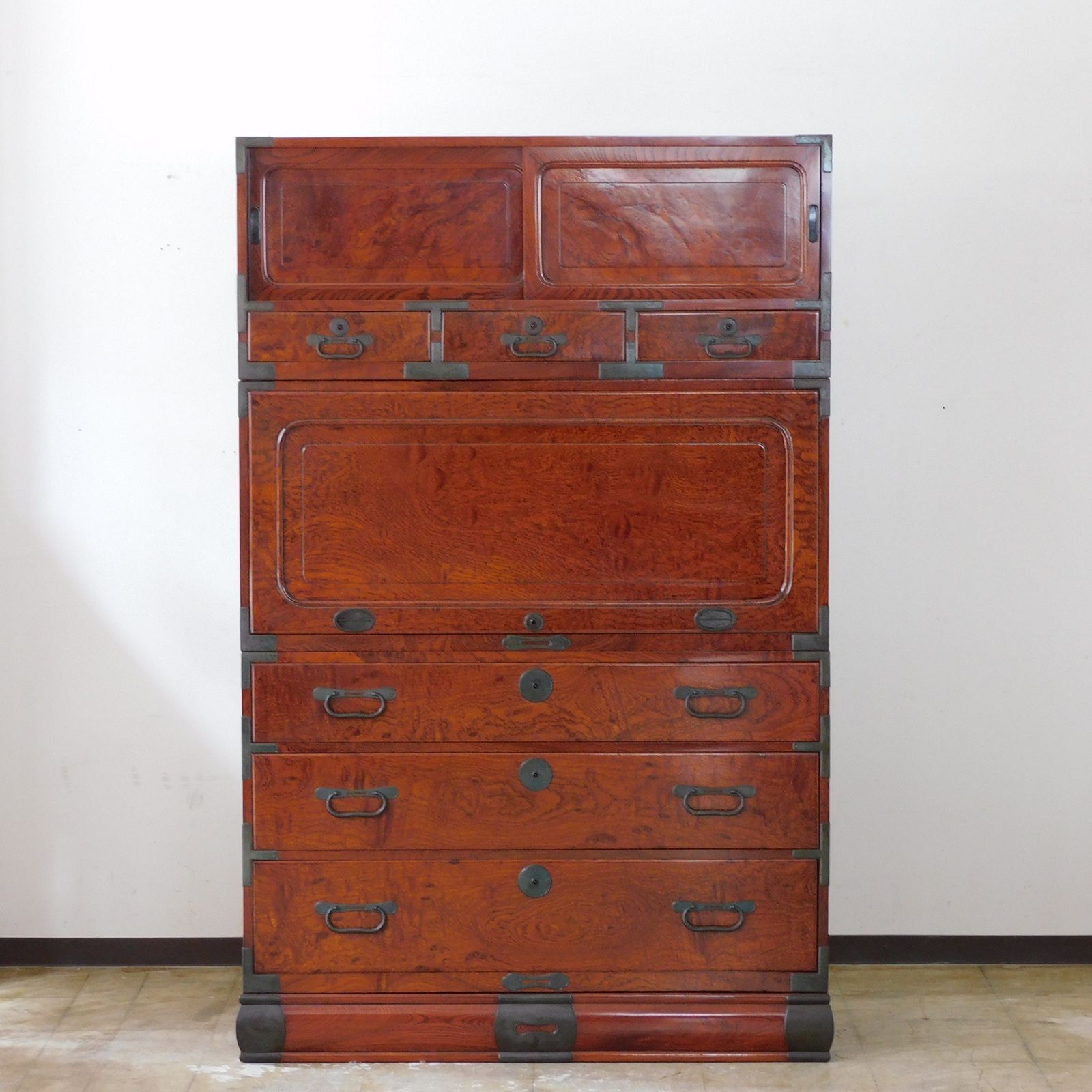 大正期 総欅 玉杢 中桐 跳ね上げ扉の衣装箪笥 鍵付き HK-a-05594 アンティークチェスト 和箪笥 ケヤキ 無垢材