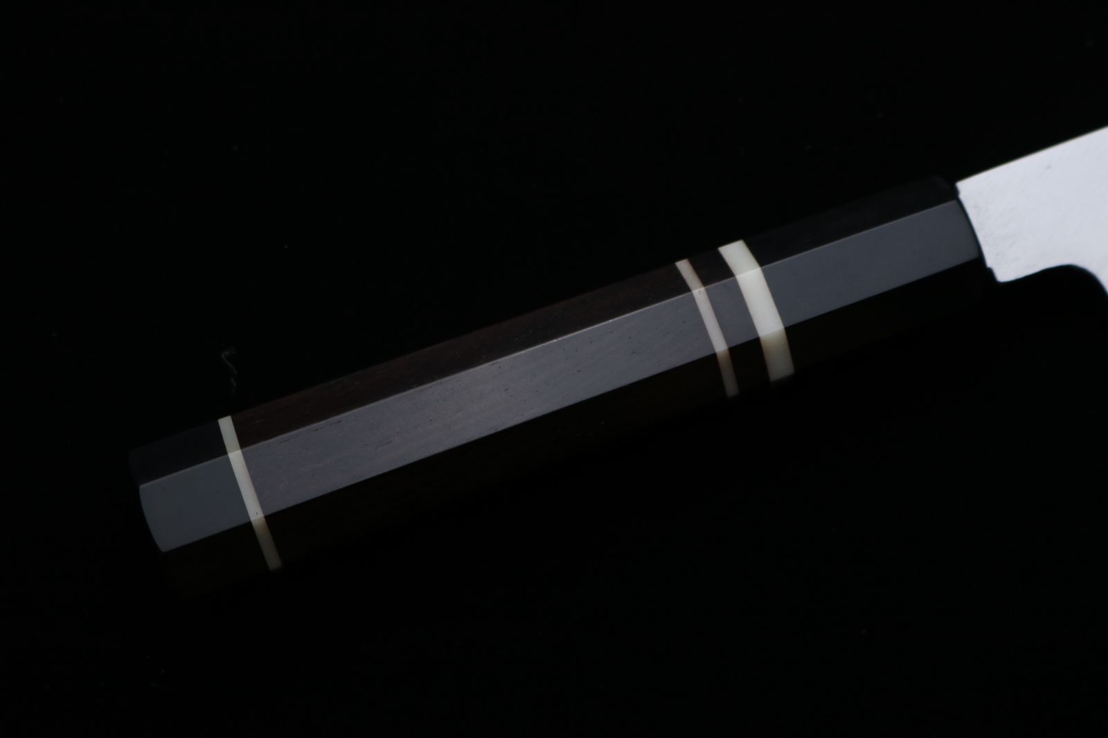 白鷺 牛刀 和包丁 青一鋼 磨き 黒檀 八角 両水牛 三輪 牛骨 柄 7寸 SKLAD-KIRPICHA_RU