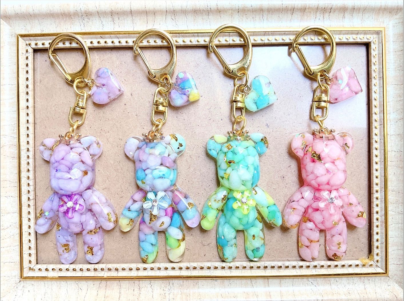 No.8 レジン くま キーホルダー (カラフル) - メルカリ