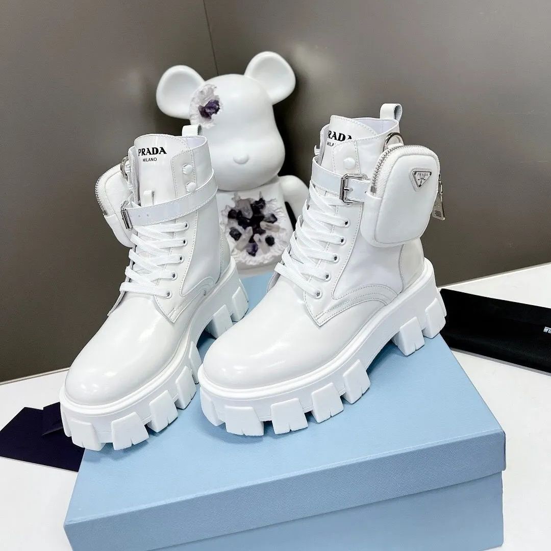 プラダ　モノリス　コンバットブーツ　ポーチ付き　三角ロゴプレート　レザー 美品 PRADAプラダ モノリスポーチ付きレザーコンバットブーツ 男女兼用