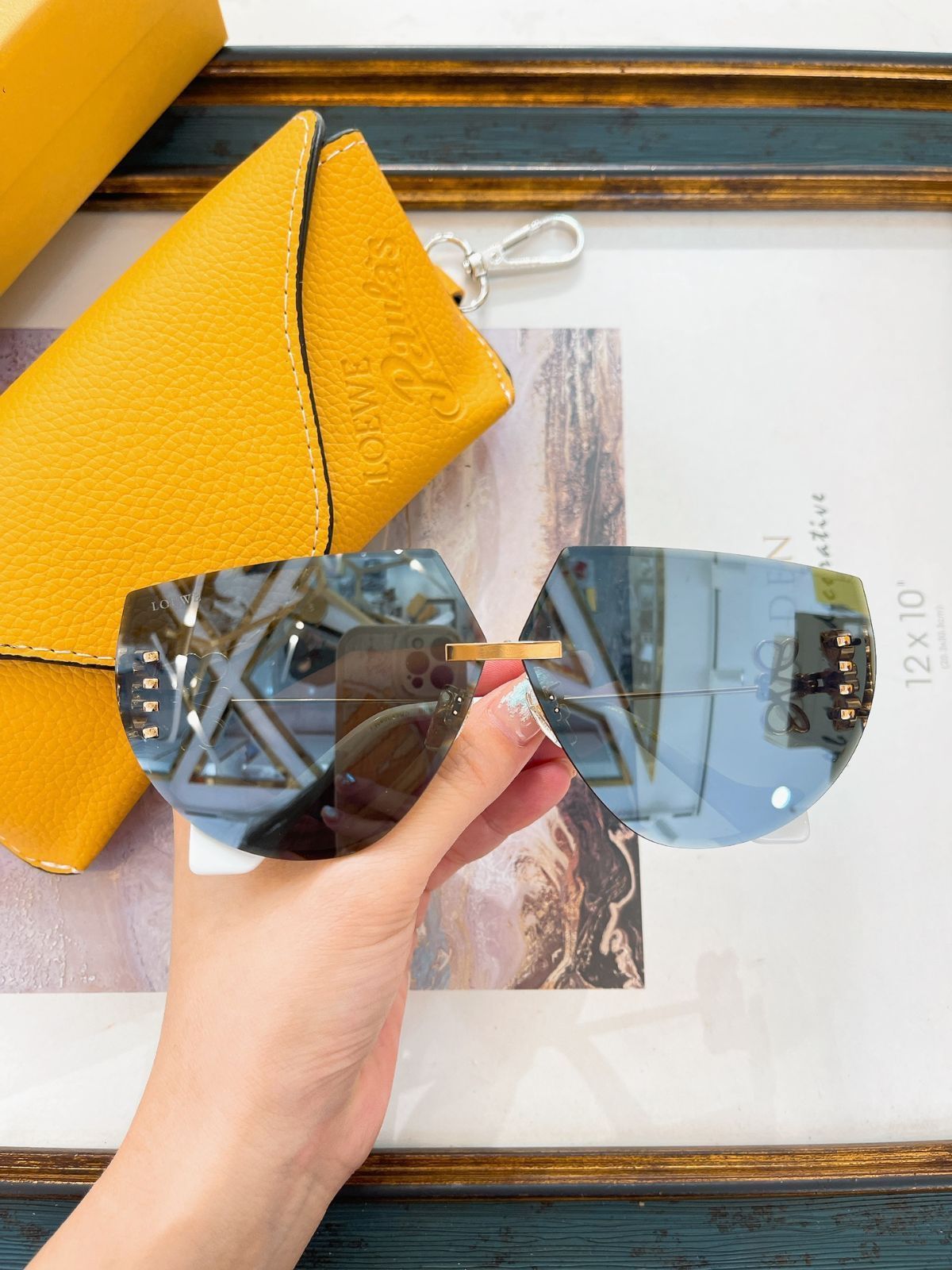 LOEWE モデル LW40049US サングラス（メガモードアイウェア