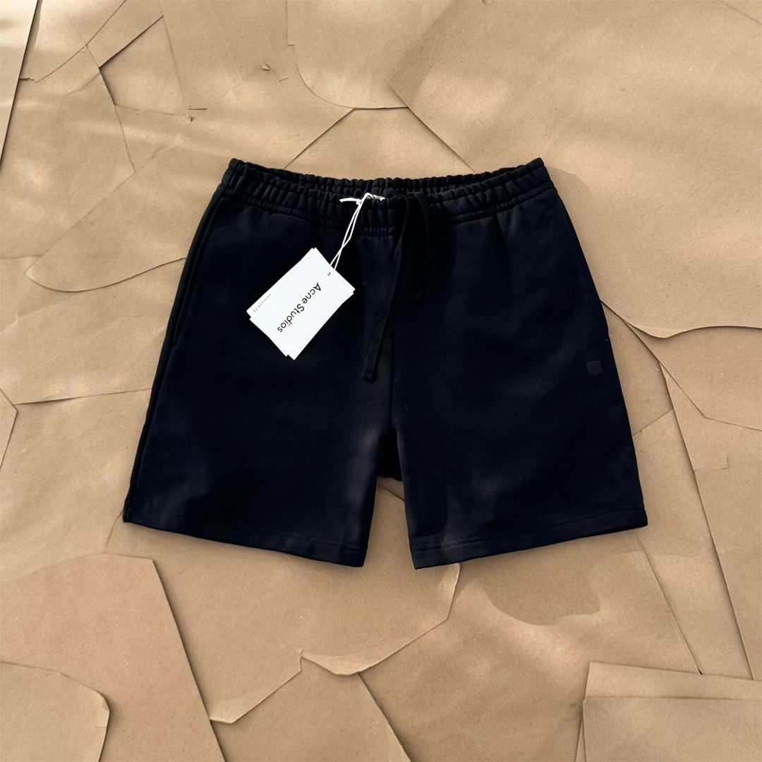 Acne Studios スクエアレーベルショーツ