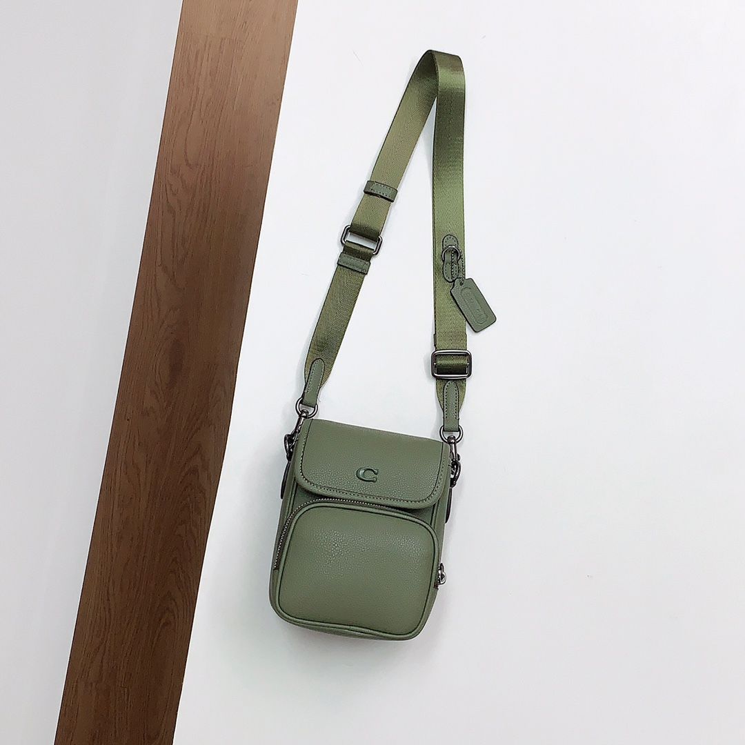 新品未使用COACHメンズクロスボディショルダーバッグCH688