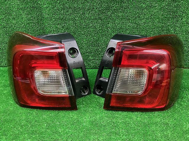 スバル　VM系　レヴォーグ　LED球切れ無し　テールレンズ　左右　D125　241206219a