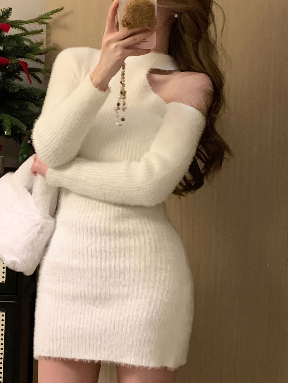 ネックライン テクスチャード素材