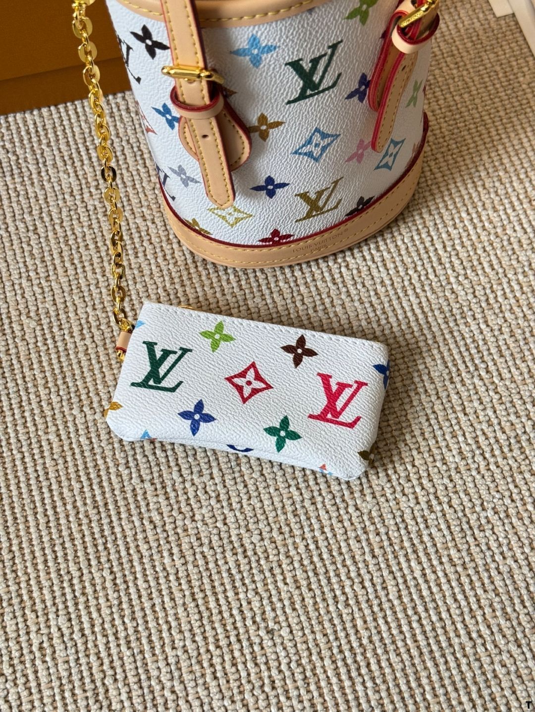 【週末限定値下げ】Louis Vuitton ホワイト/マルチカラー 今日特価】LV Mini White Multicolore Bucket Bag - LV ミニ