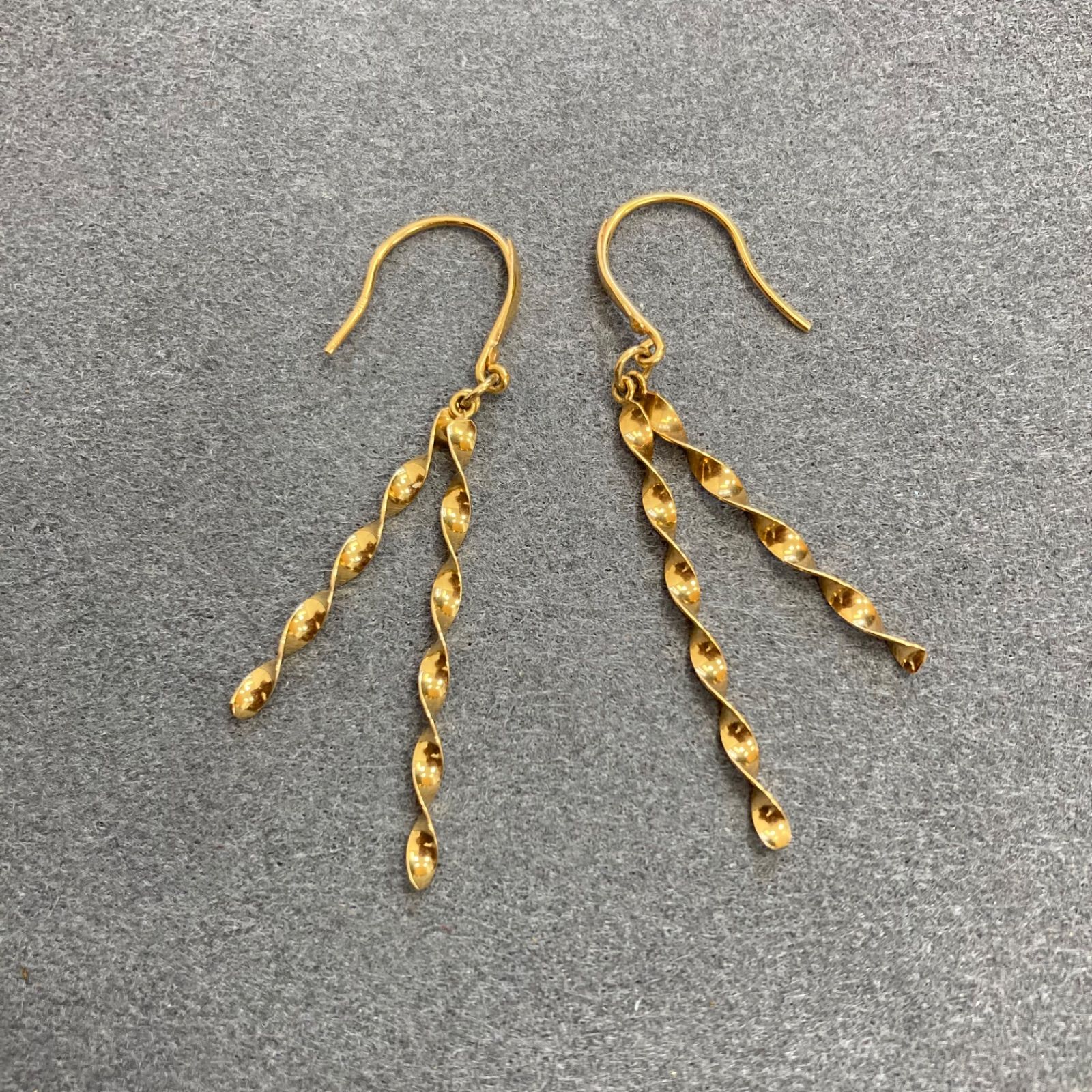18K ピアス K18 フープピアス ツイスト ねじり 18金 刻印 ジュエリー