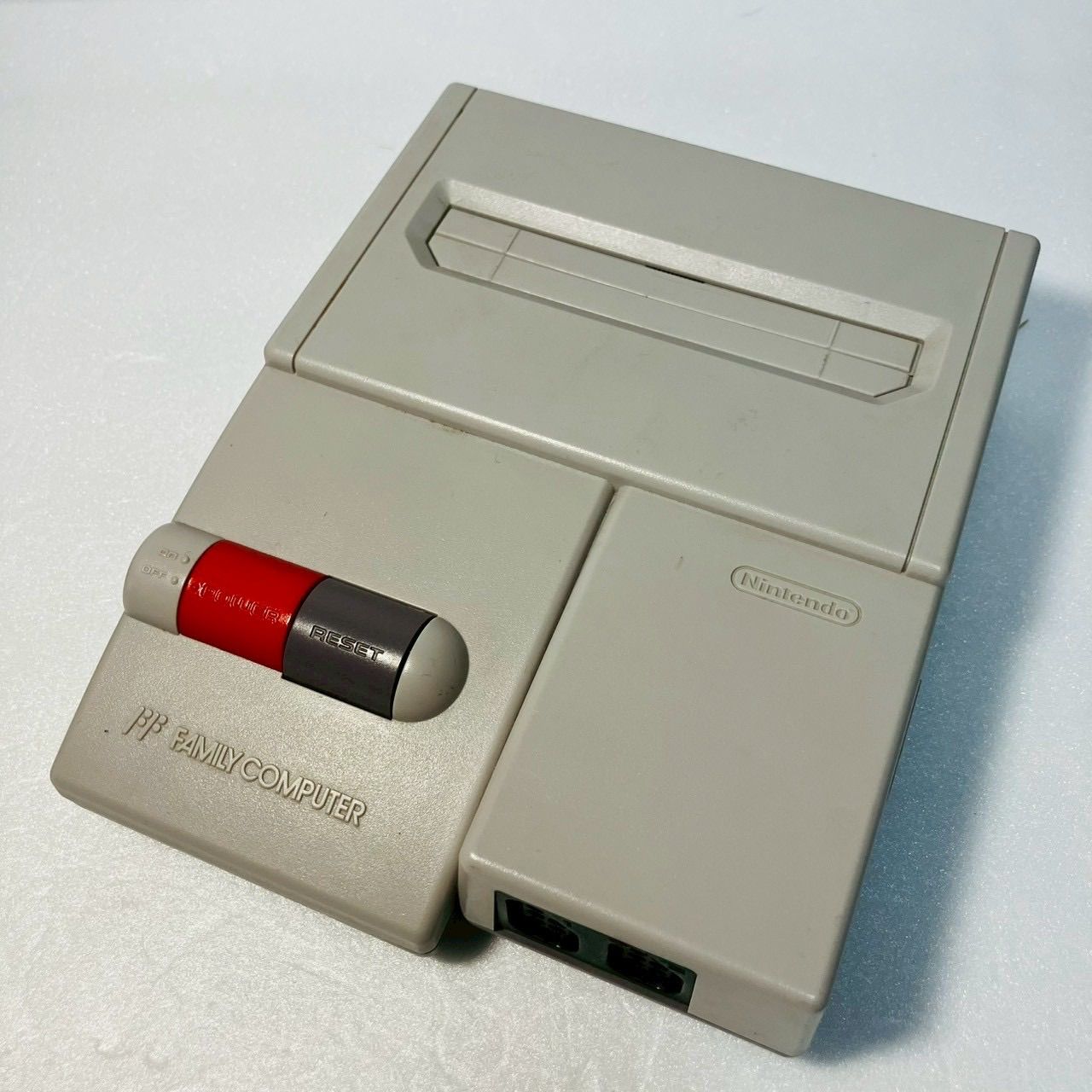 横-52 ニンテンドー ニューファミリーコンピュータ Nintendo FAMILY COMPUTER