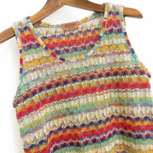 美品　MISSONI ミッソーニ　タンクトップ　ノースリーブ　総柄 マルチカラー a ミッソーニ MISSONI ニット タンクトップ カットソー