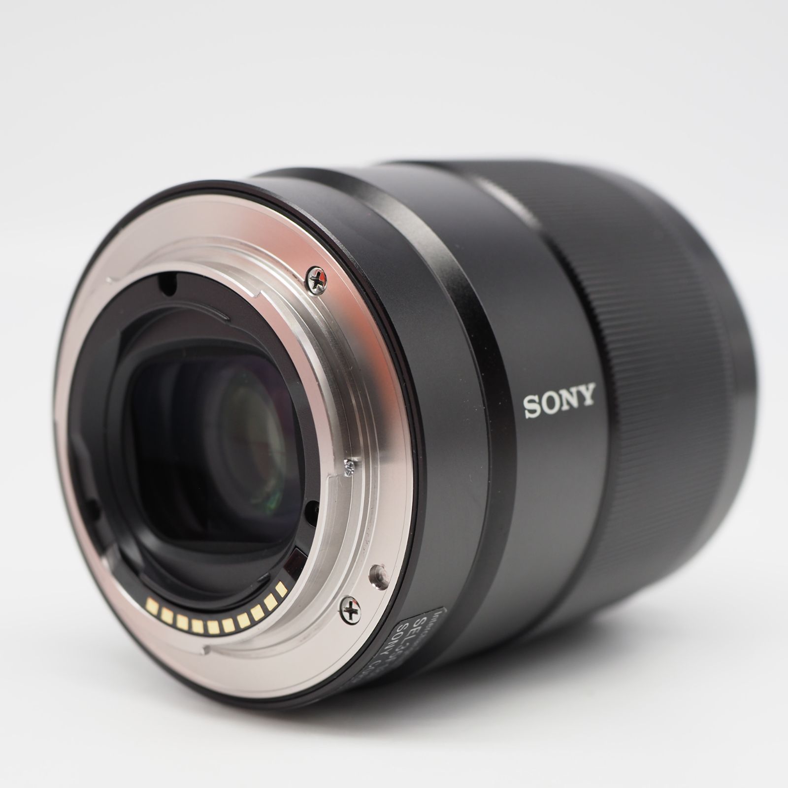 ほぼ新品未使用品（付属品傷あり） SONY E35F1.8OSS-