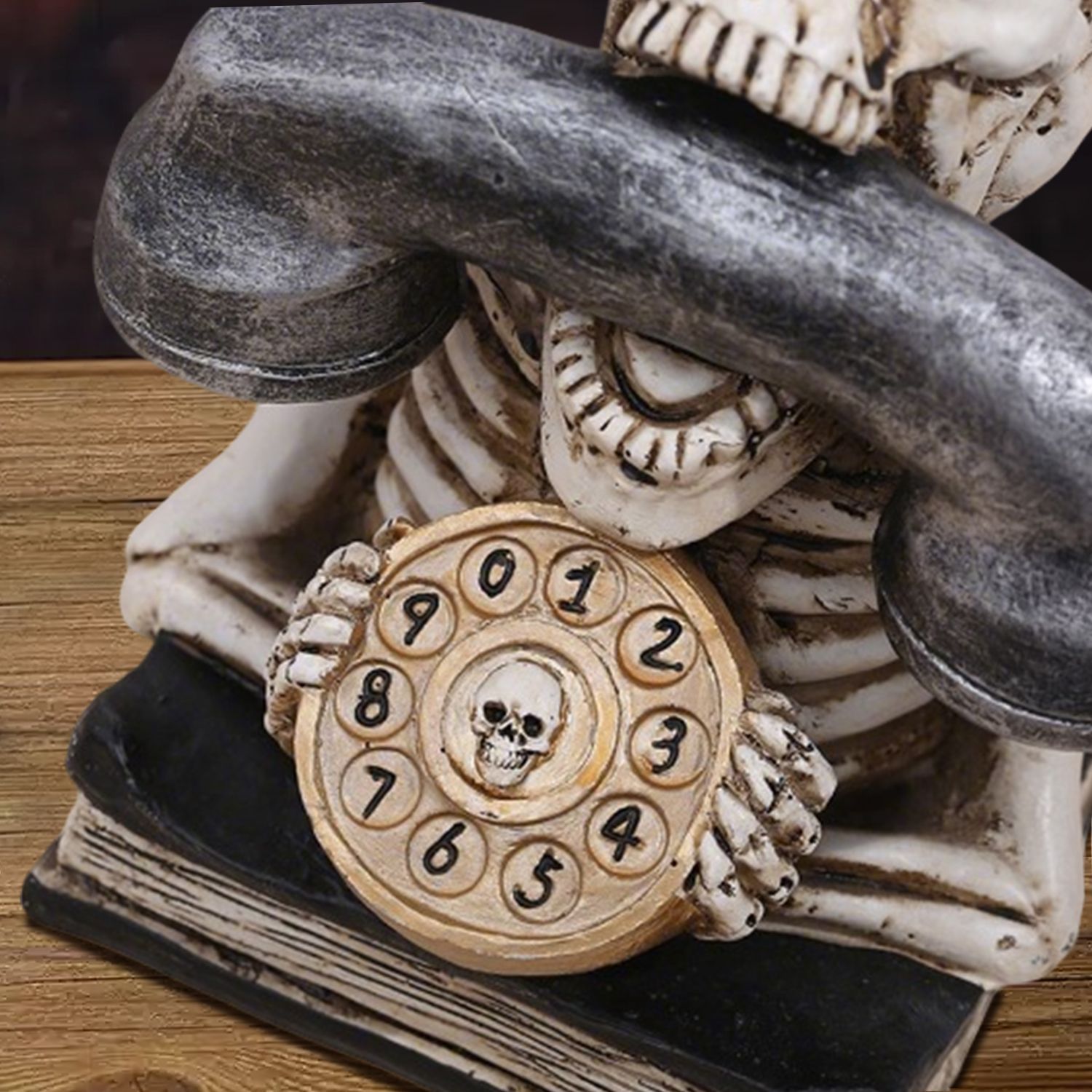 ハロウィーン 装飾 置物 オブジェ ガーデンオーナメント ガイコツ型の受話器 電話 スカル ホラー 屋外 屋内 室内 インテリア 玄関 リビング ダイニング 装飾 庭 ガーデニング 装飾 ガーデン ユニーク ギフト インテリア用品 贈り物 雑貨 樹脂 NEXPOTALLINN_EU