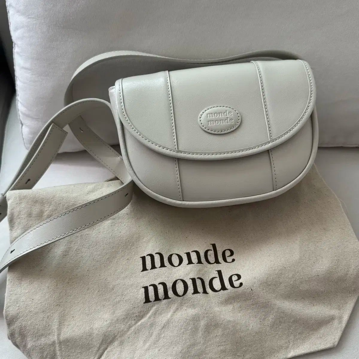 モンドモンド ハーフムーン ミニバッグ アイボリー