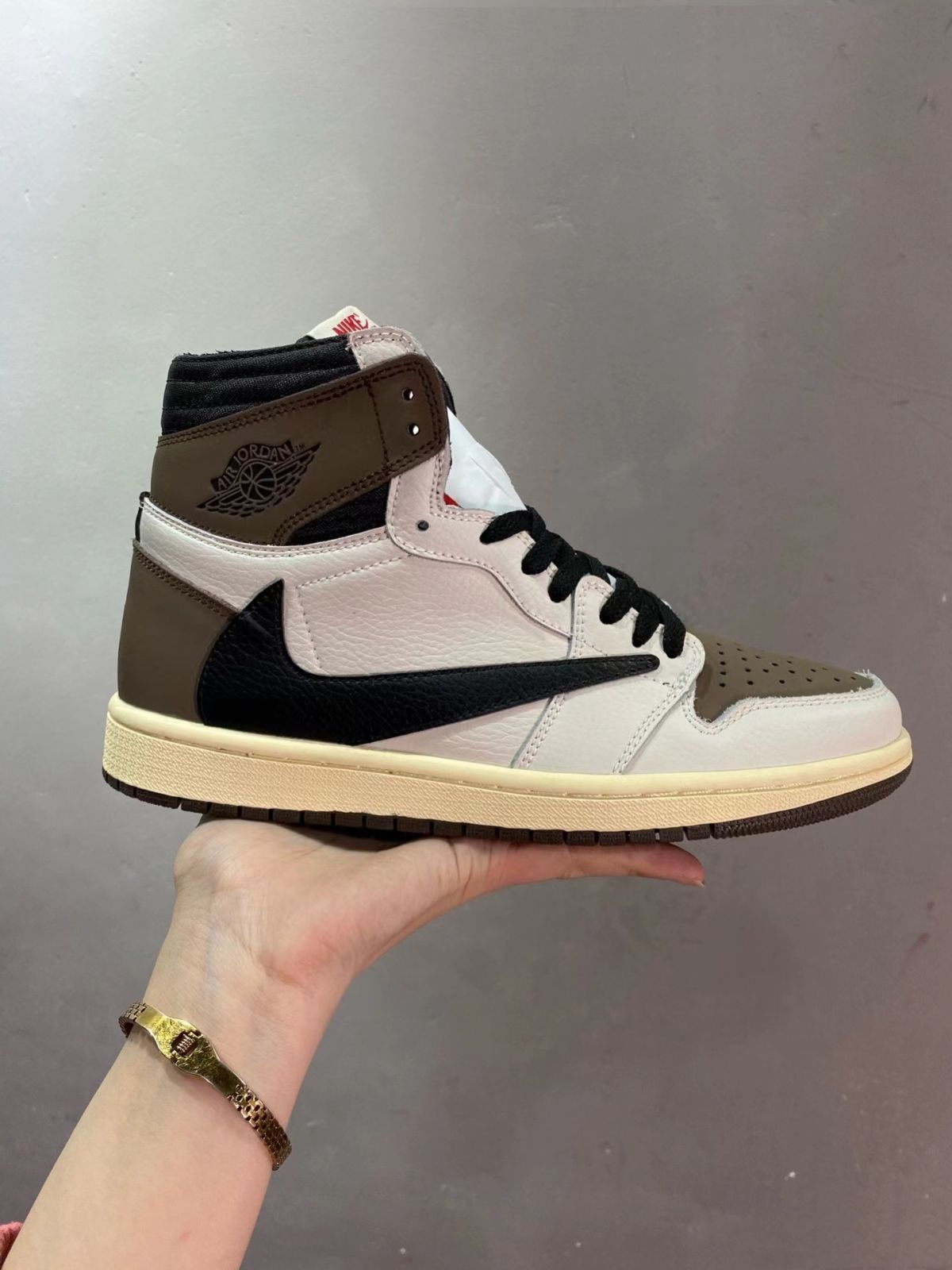 TRAVIS SCOTT x NIKE AIR JORDAN 1 HIGH REVERSE MOCHA