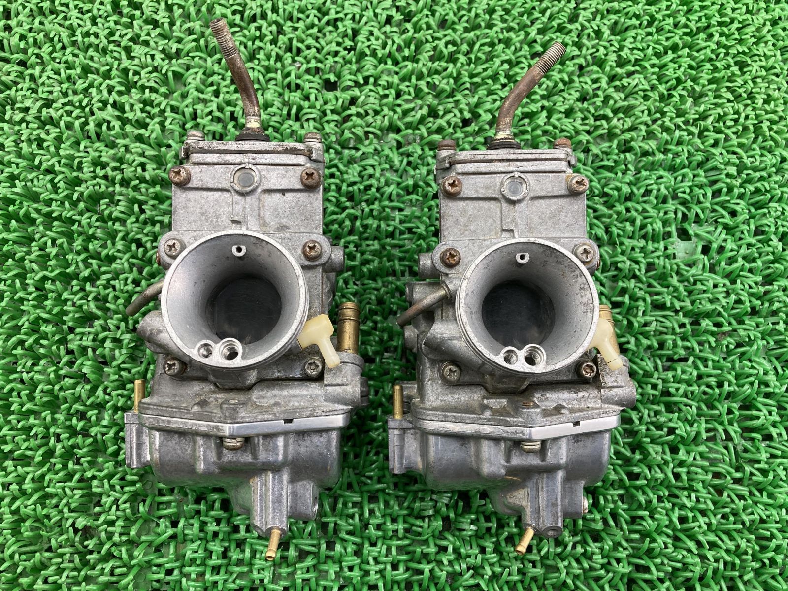 最も完璧な TZR250 キャブレター ヤマハ 純正 中古 バイク 部品 割れ欠け無し 修復素材に ノーマル戻しに 部品取りに 車検 Genuine  28635.60円 オートバイパーツ