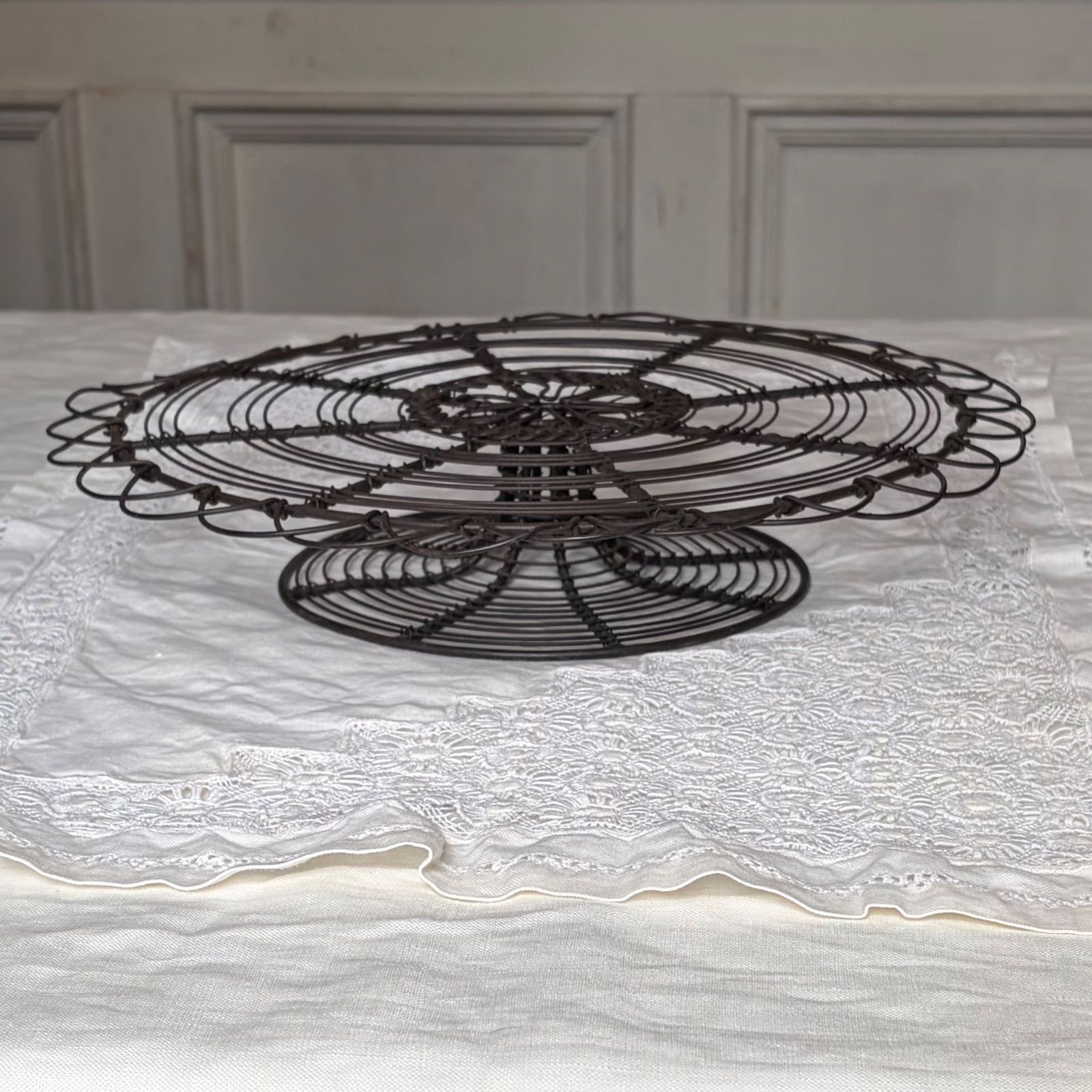 フランスアンティーク パティスリー台 ケーキクーラー メタルパニエのコンポティエ フランスインテリア 801