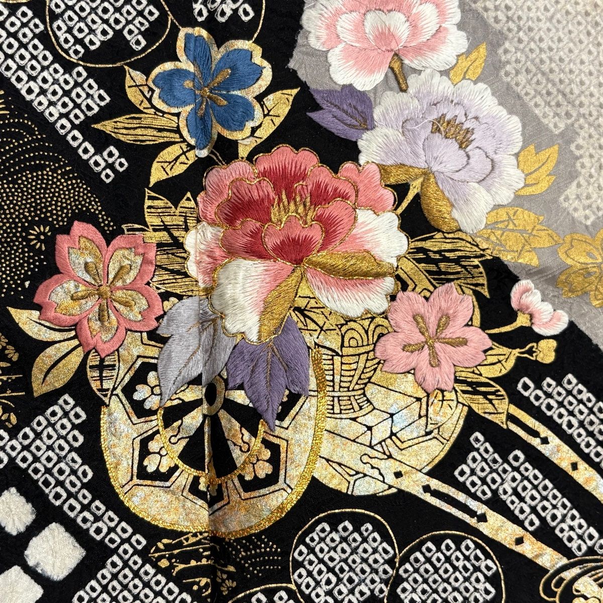 バイセル 着物 美品 名品 振袖 紫 花車 牡丹 梅 桔梗 藤 金彩 正絹 袷 172cm Lサイズ ☆☆☆☆