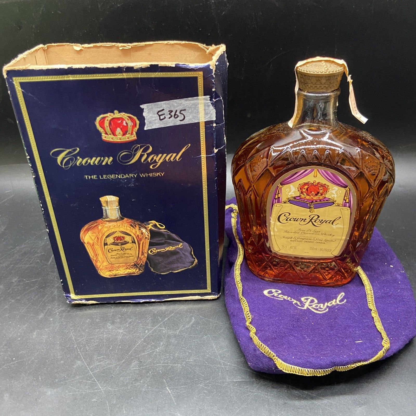 クラウンローヤル　ウイスキー　1977 Crown Royal LIMITED EDITION 1977 Canadian Whisky Boxed