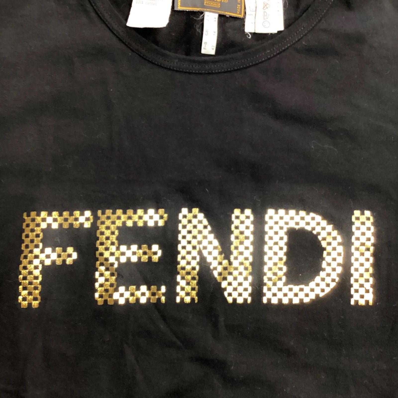 FENDIフェンディゴールドロゴTシャツ(L) - メルカリ