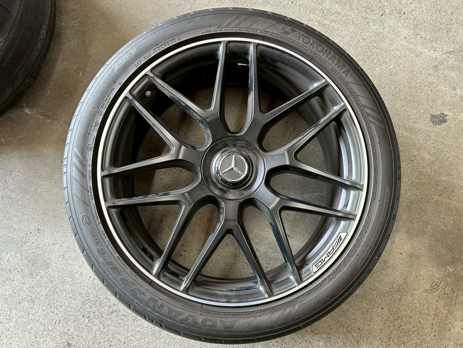 ベンツ純正ホイール・タイヤ4本セット 285/40r19正規品】メルセデスAMG 