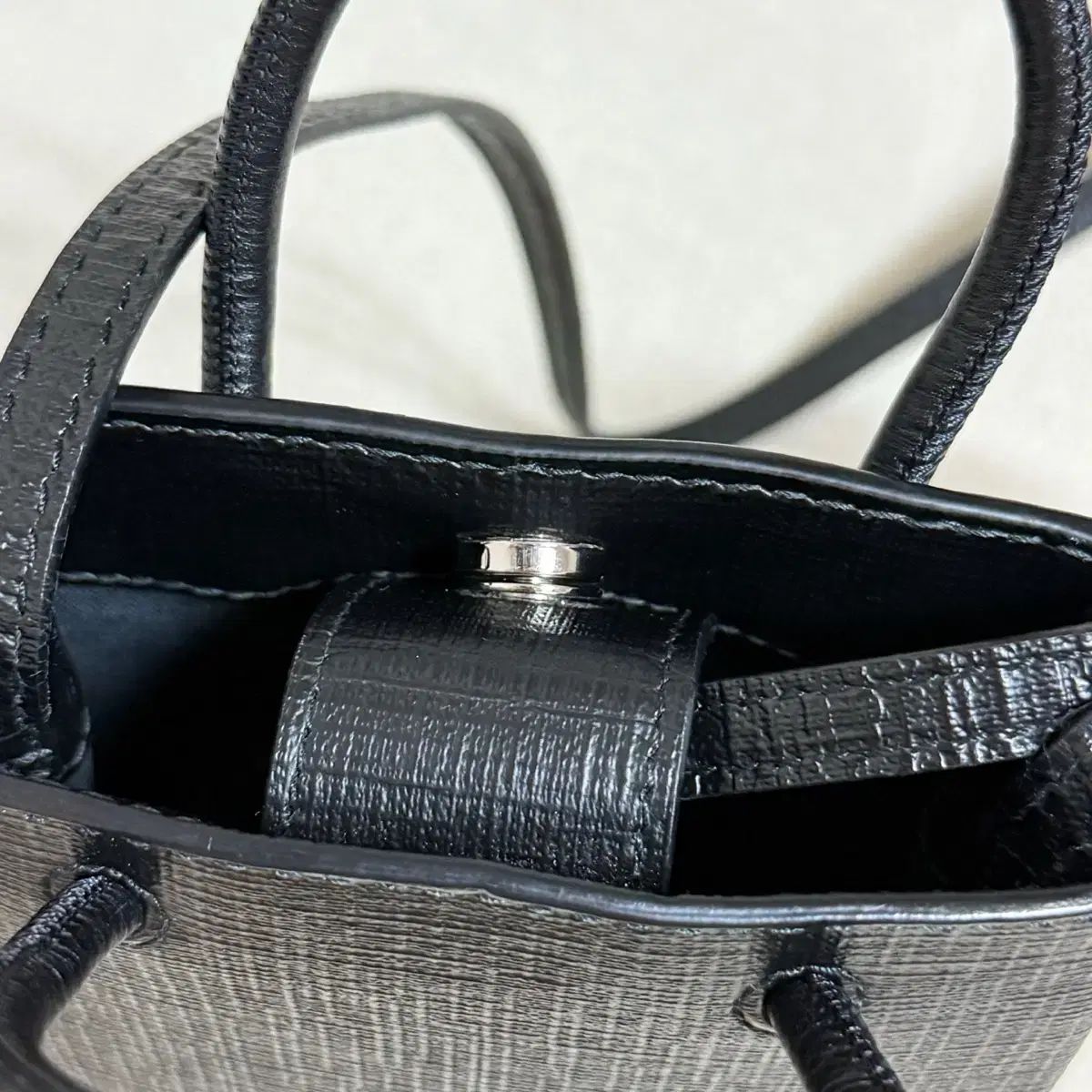 正規品 BALENCIAGA(バレンシアガ) 携帯 ホルダー カーフレザー
