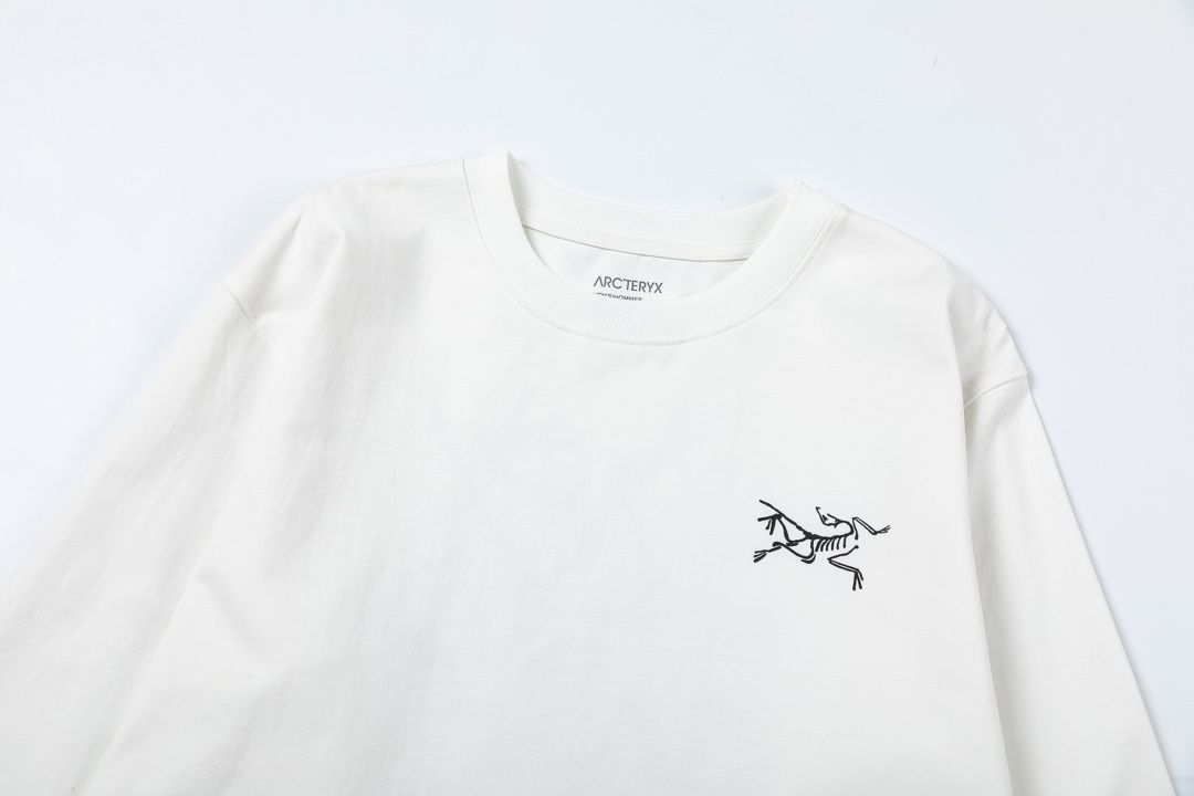 ARC'TERYX ホワイト ロングスリーブ Tシャツ S 本日限定特価】Arc'teryx メンズ＆レディース ロングスリーブ T