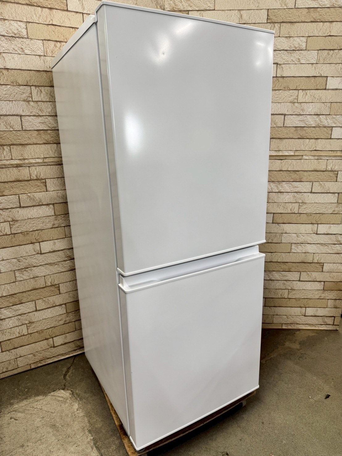 【高年式】大阪送料無料★3か月保障★冷蔵庫★2ドア★AQR-14E2★R-637 大阪送料無料☆3か月保障付き☆冷蔵庫☆アクア☆2ドア