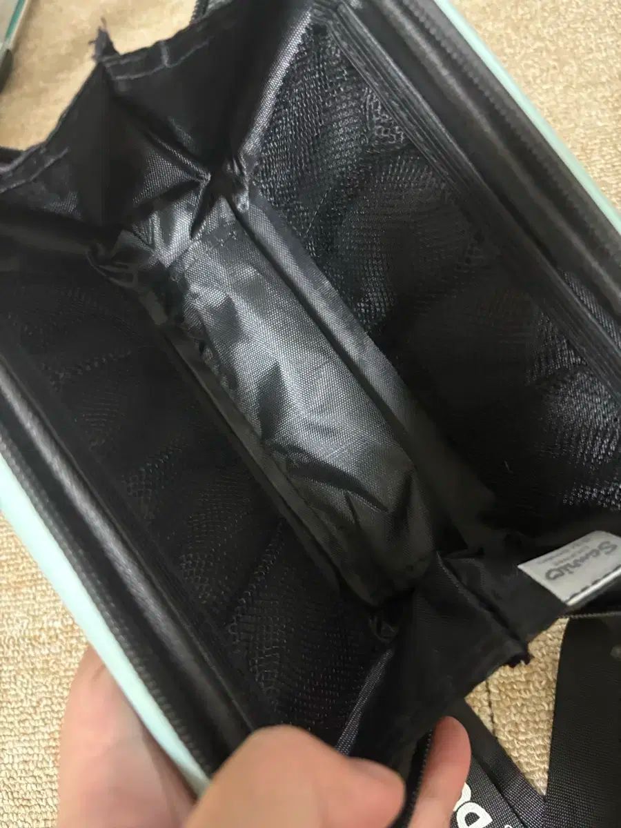 クロスボディバッグ